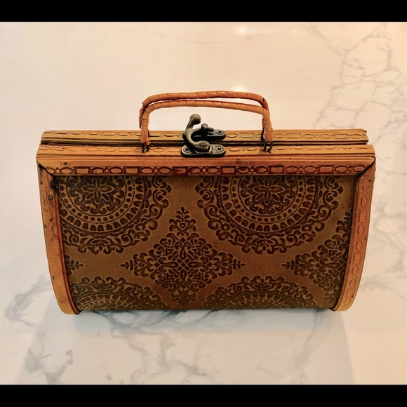 Wooden box purse. - Picture 1 of 5